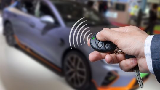 Skydda bilen med smarta eldrivna billarm